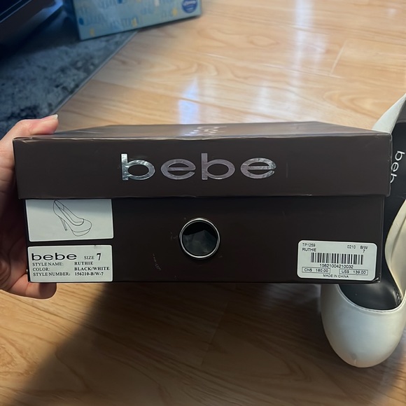 Bebe white and black platform pumps size 7 - Picture 5 of 6